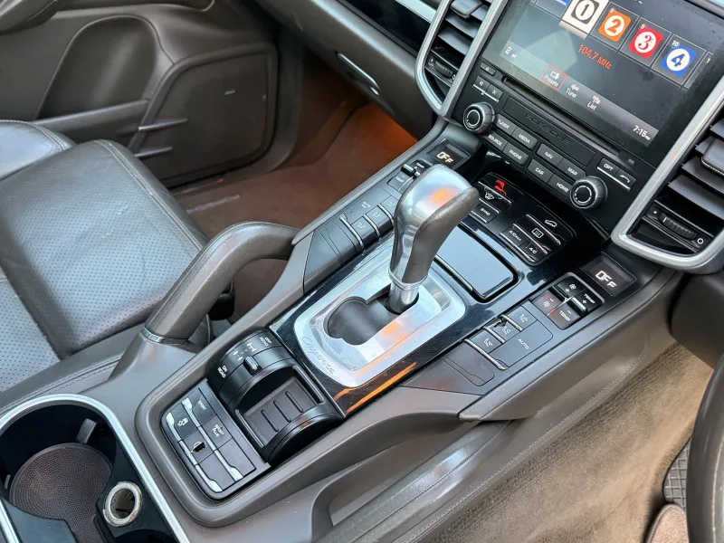 2017 Porsche  Cayenne 4.2 TD V8 — Exterior photo 24