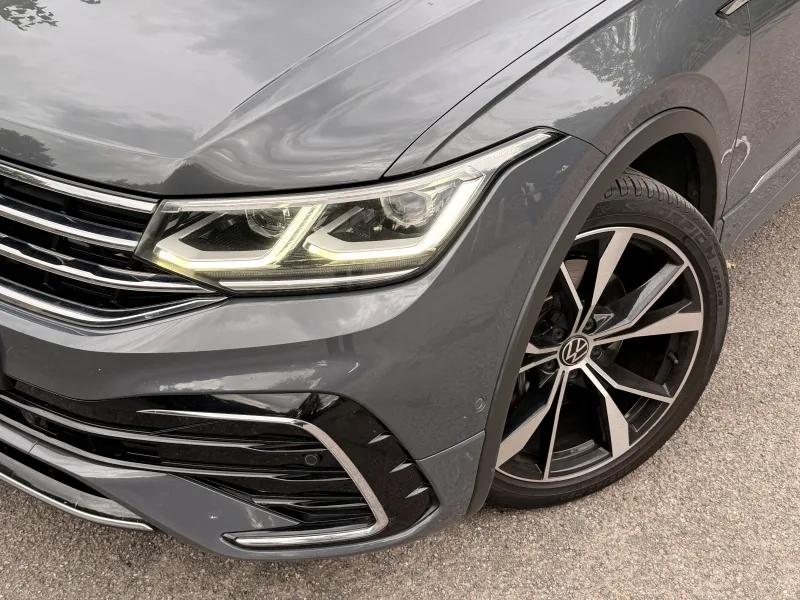 2021 Volkswagen  Tiguan R LINE TDi 200 4MOTION — Exterior photo 12