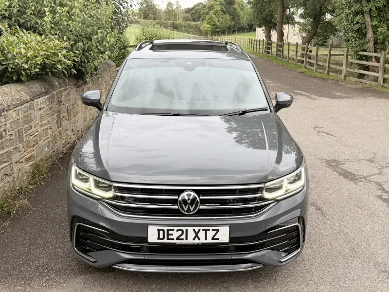 2021 Volkswagen  Tiguan R LINE TDi 200 4MOTION — Exterior photo 2