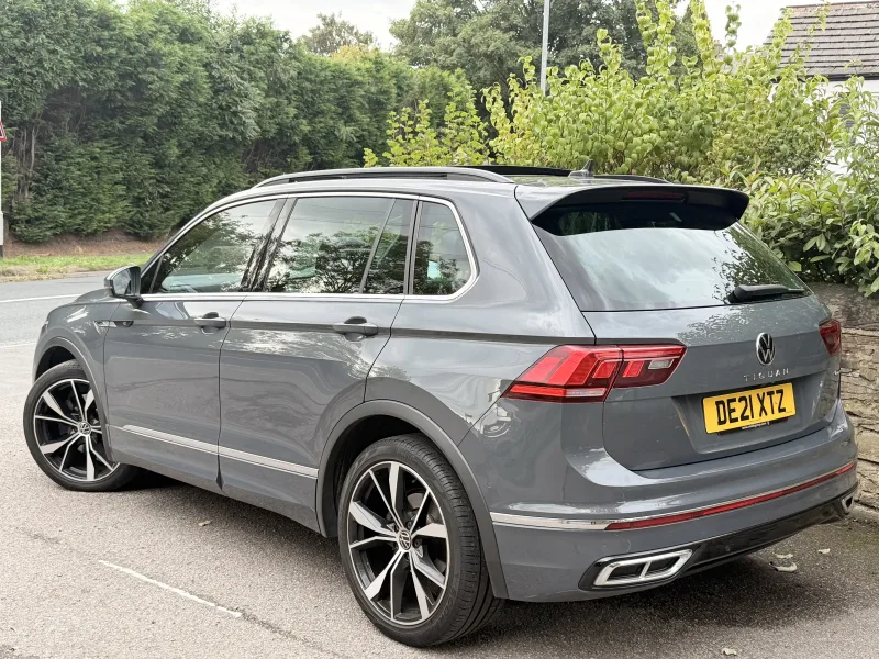 2021 Volkswagen  Tiguan R LINE TDi 200 4MOTION — Exterior photo 4