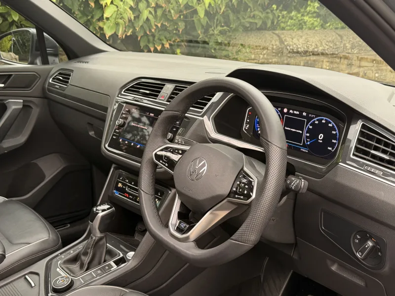 2021 Volkswagen  Tiguan R LINE TDi 200 4MOTION — Exterior photo 16