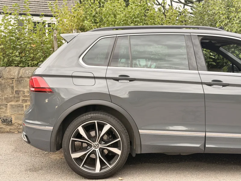 2021 Volkswagen  Tiguan R LINE TDi 200 4MOTION — Exterior photo 10