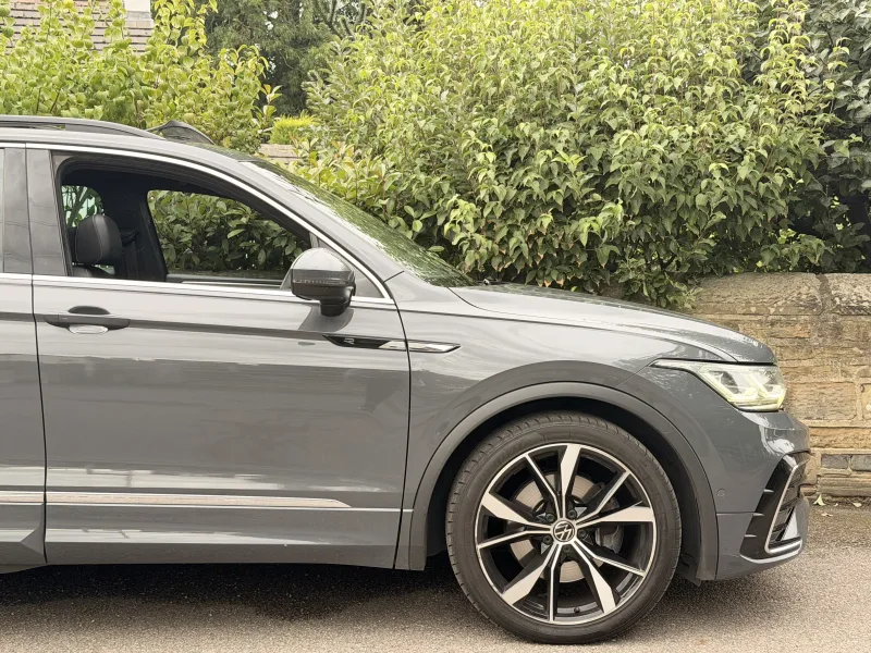 2021 Volkswagen  Tiguan R LINE TDi 200 4MOTION — Exterior photo 9